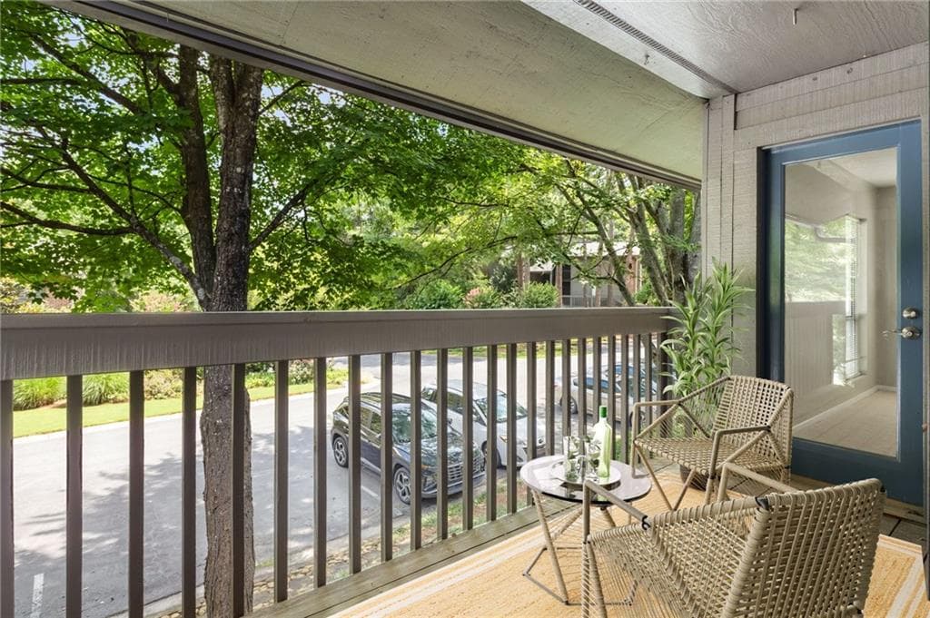 2 bedroom, 1 bathroom, 1,045 sq ft condominium for sale at 1009 McClelen Way, Decatur, GA 30033 — photo 7
