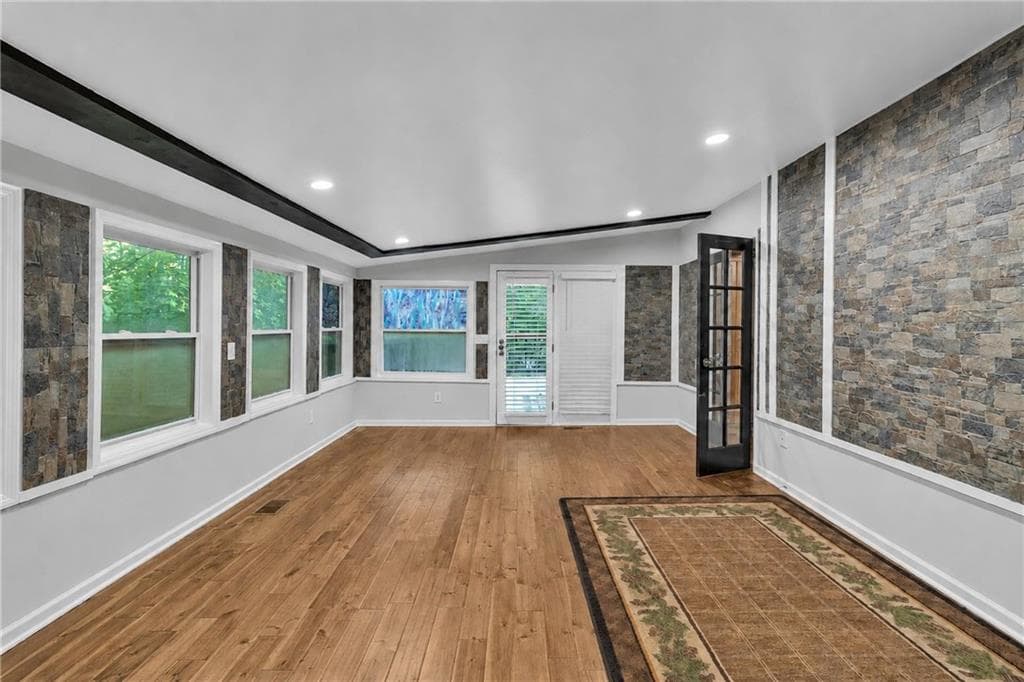 6 bedroom, 5 bathroom, 4,747 sq ft single family residence for sale at 8804 Willow Creek Court, Douglasville, GA 30135 — photo 4