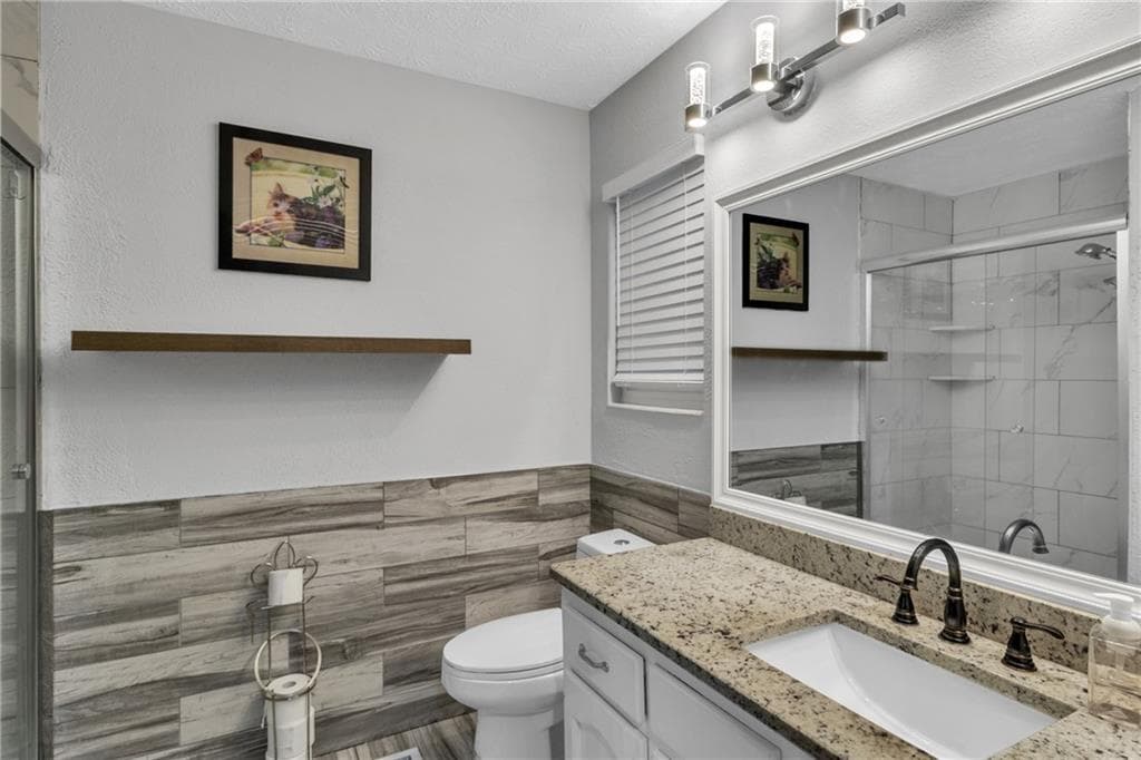 6 bedroom, 5 bathroom, 4,747 sq ft single family residence for sale at 8804 Willow Creek Court, Douglasville, GA 30135 — photo 7