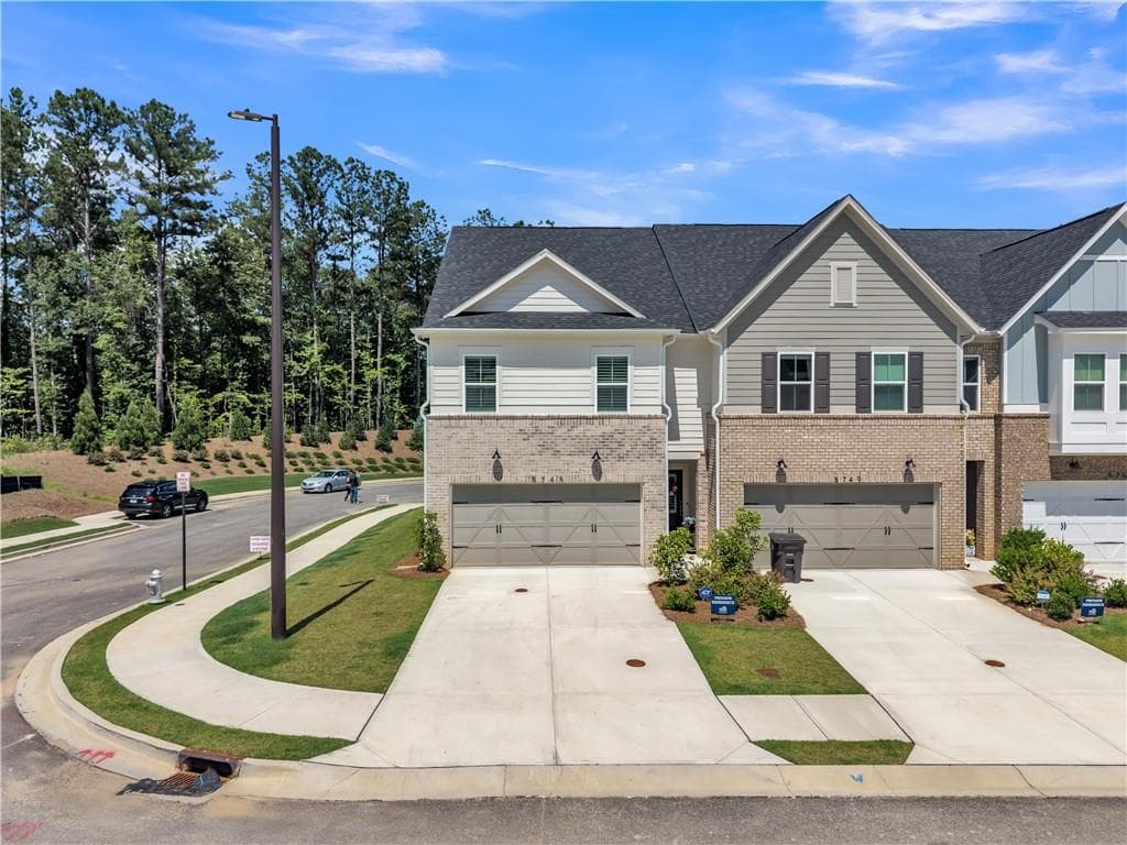 3 bedroom, 3 bathroom, 2,035 sq ft townhouse for sale at 5745 Tillman Way, Powder Springs, GA 30127 — photo 2