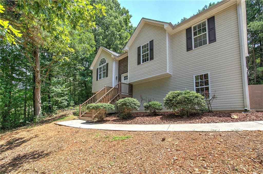 3 bedroom, 2 bathroom, 1,917 sq ft single family residence for sale at 290 Whispering Waters Drive, Jasper, GA 30143 — photo 2