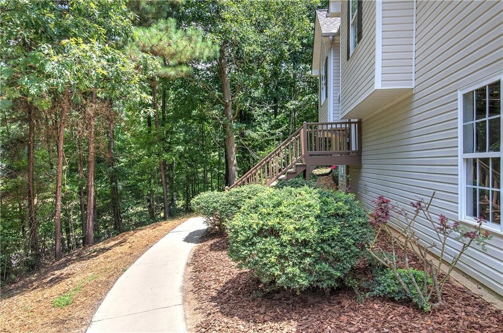 3 bedroom, 2 bathroom, 1,917 sq ft single family residence for sale at 290 Whispering Waters Drive, Jasper, GA 30143 — photo 3