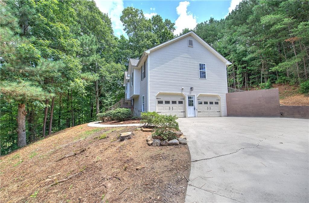 3 bedroom, 2 bathroom, 1,917 sq ft single family residence for sale at 290 Whispering Waters Drive, Jasper, GA 30143 — photo 4