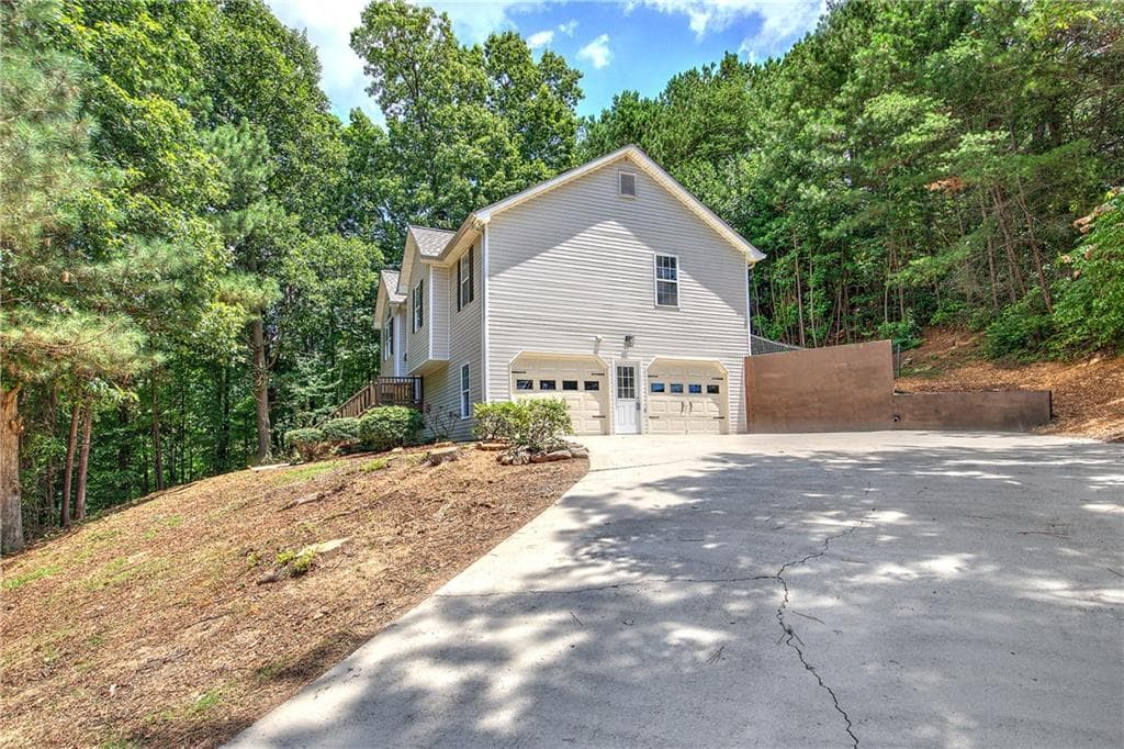 3 bedroom, 2 bathroom, 1,917 sq ft single family residence for sale at 290 Whispering Waters Drive, Jasper, GA 30143 — photo 7