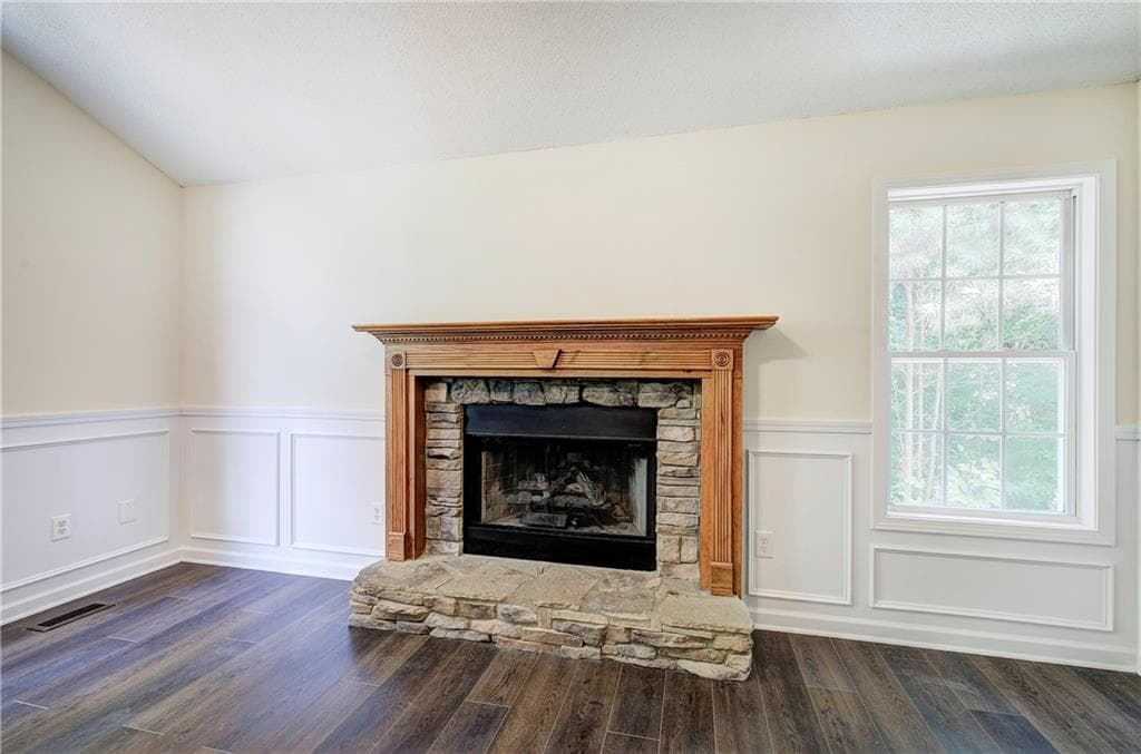 3 bedroom, 2 bathroom, 1,917 sq ft single family residence for sale at 290 Whispering Waters Drive, Jasper, GA 30143 — photo 9
