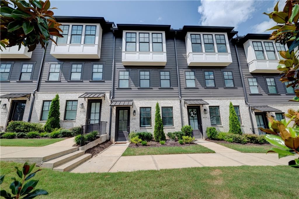 3 bedroom, 4 bathroom, 1,896 sq ft townhouse for sale at 6532 Beacon Drive, Atlanta, GA 30328 — photo 1 of 47