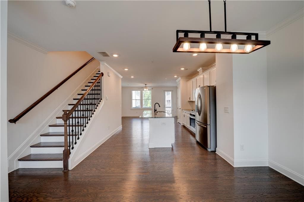 3 bedroom, 4 bathroom, 1,896 sq ft townhouse for sale at 6532 Beacon Drive, Atlanta, GA 30328 — photo 4