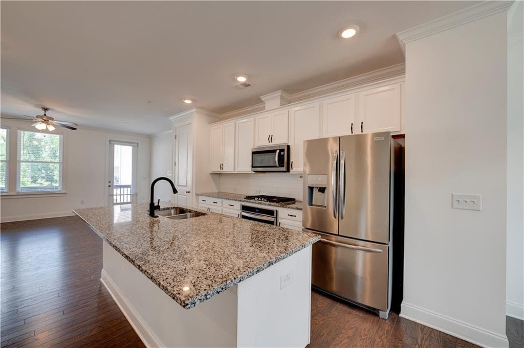 3 bedroom, 4 bathroom, 1,896 sq ft townhouse for sale at 6532 Beacon Drive, Atlanta, GA 30328 — photo 7