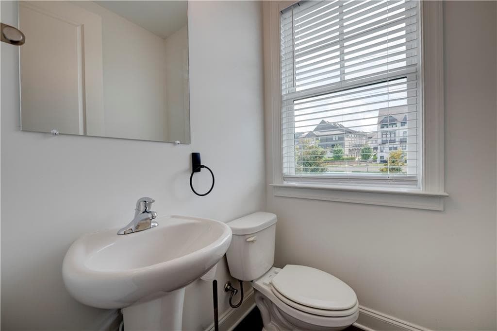 3 bedroom, 4 bathroom, 1,896 sq ft townhouse for sale at 6532 Beacon Drive, Atlanta, GA 30328 — photo 8