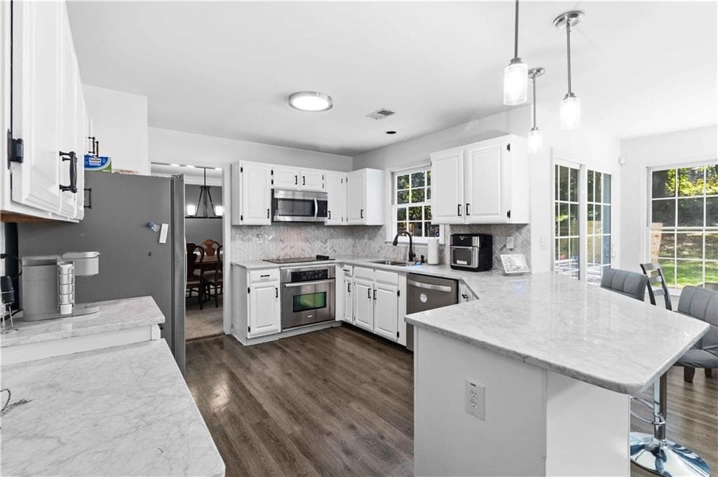 4 bedroom, 3 bathroom, 2,854 sq ft single family residence for sale at 1180 Roseberry Court, Grayson, GA 30017 — photo 3