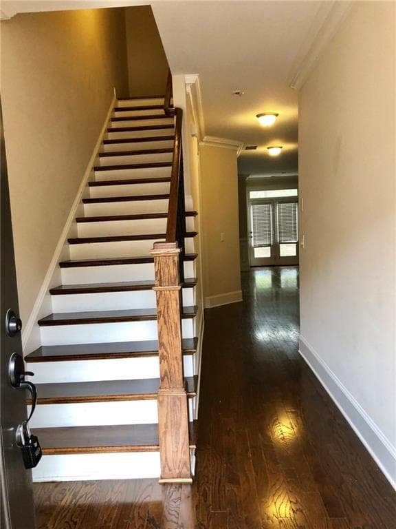3 bedroom, 3 bathroom, 2,448 sq ft townhouse for sale at 10550 Arlington Point, Alpharetta, GA 30022 — photo 2