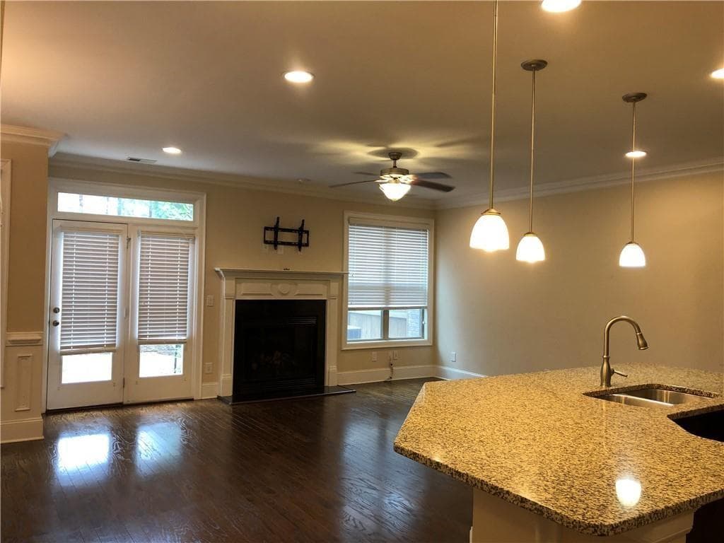 3 bedroom, 3 bathroom, 2,448 sq ft townhouse for sale at 10550 Arlington Point, Alpharetta, GA 30022 — photo 3