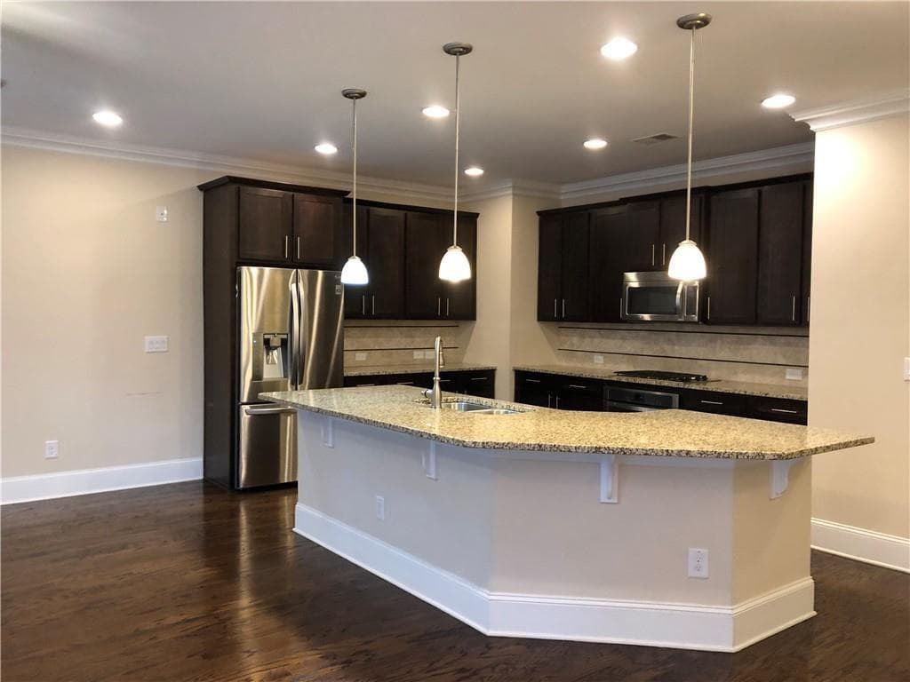 3 bedroom, 3 bathroom, 2,448 sq ft townhouse for sale at 10550 Arlington Point, Alpharetta, GA 30022 — photo 4