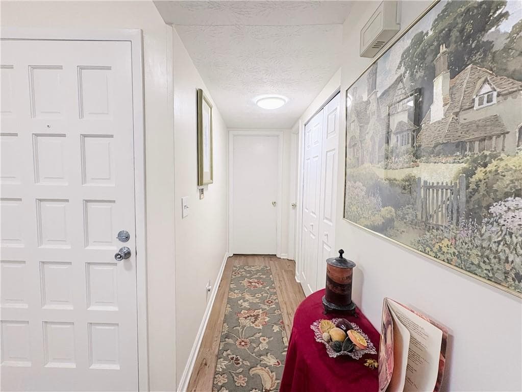 2 bedroom, 2 bathroom, 1,209 sq ft condominium for sale at 2937 Torreya Way, Marietta, GA 30067 — photo 3
