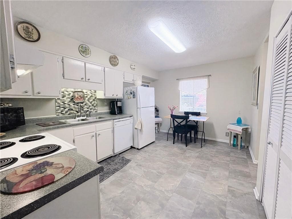 2 bedroom, 2 bathroom, 1,209 sq ft condominium for sale at 2937 Torreya Way, Marietta, GA 30067 — photo 7