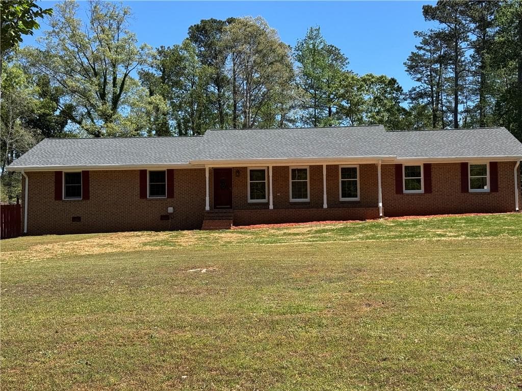 3 bedroom, 2 bathroom, 2,005 sq ft single family residence for sale at 700 Ponderosa Court, Fayetteville, GA 30214 — photo 2