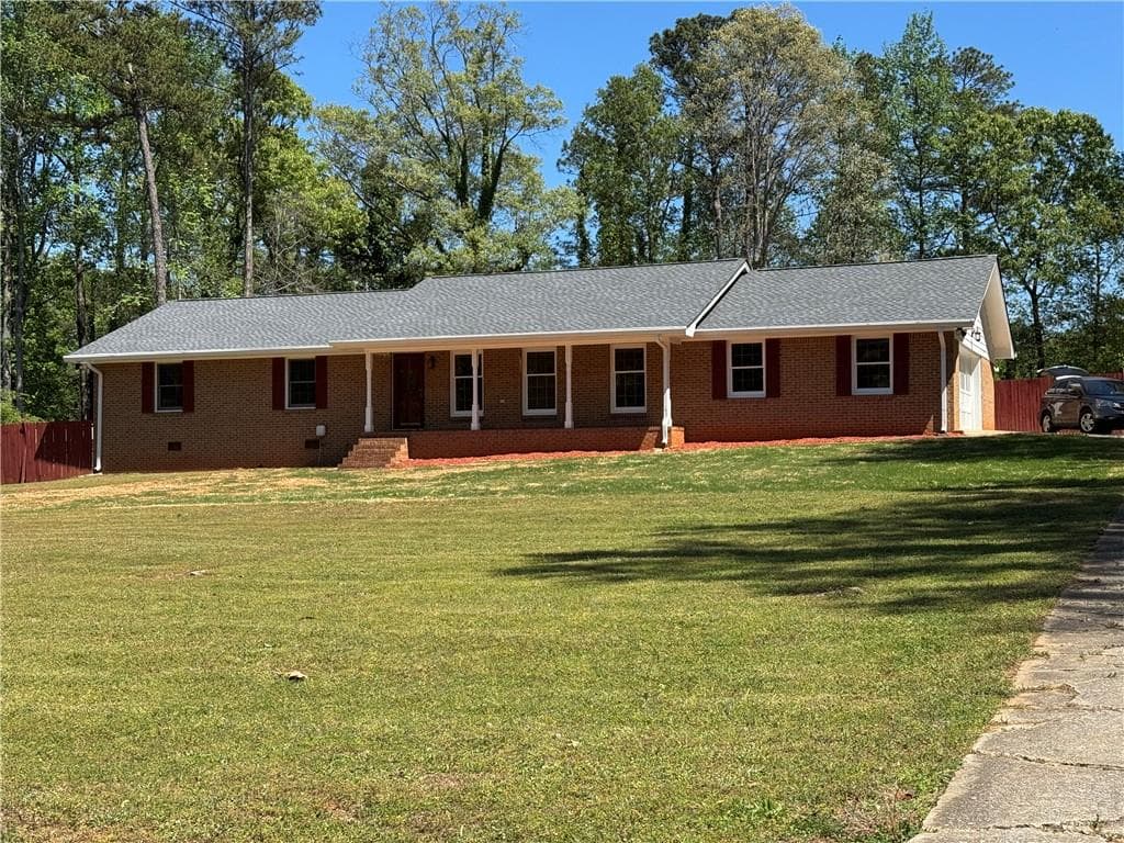 3 bedroom, 2 bathroom, 2,005 sq ft single family residence for sale at 700 Ponderosa Court, Fayetteville, GA 30214 — photo 3