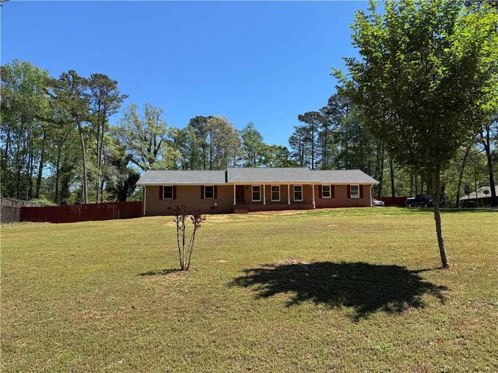 3 bedroom, 2 bathroom, 2,005 sq ft single family residence for sale at 700 Ponderosa Court, Fayetteville, GA 30214 — photo 5