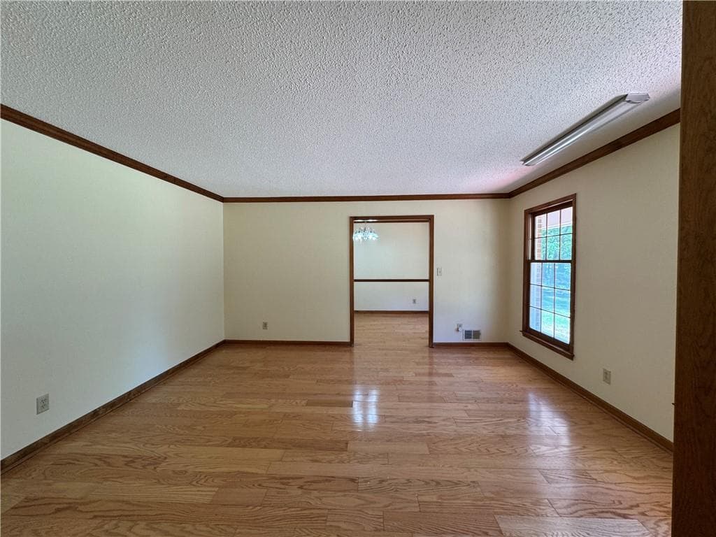 3 bedroom, 2 bathroom, 2,005 sq ft single family residence for sale at 700 Ponderosa Court, Fayetteville, GA 30214 — photo 8