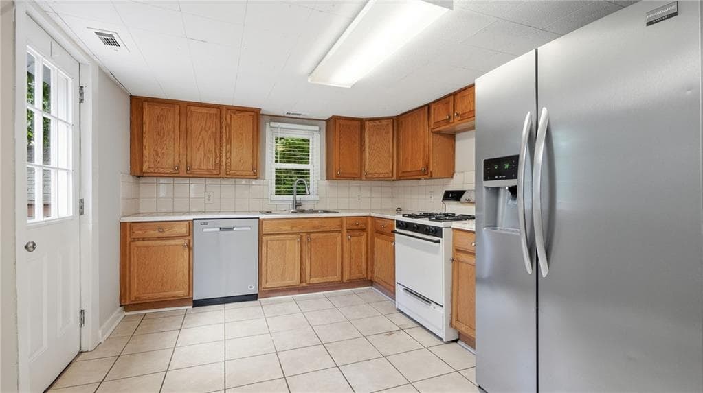 3 bedroom, 2 bathroom, 1,845 sq ft single family residence under contract at 523 Wynn Road, Mcdonough, GA 30252 — photo 10