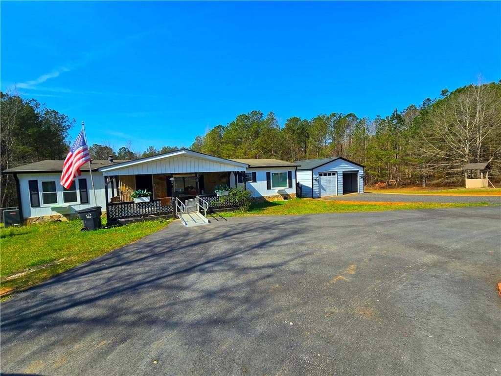 3 bedroom, 2 bathroom, 1,404 sq ft single family residence for sale at 2001 Rocky Creek Road, Mansfield, GA 30055 — photo 2