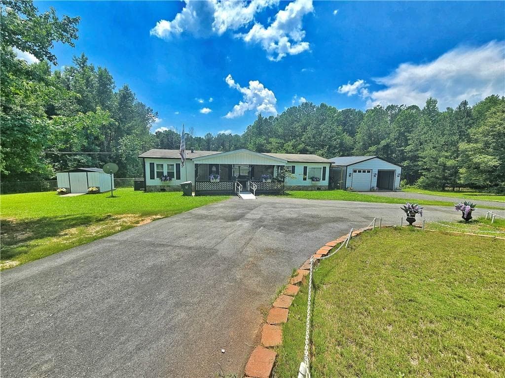 3 bedroom, 2 bathroom, 1,404 sq ft single family residence for sale at 2001 Rocky Creek Road, Mansfield, GA 30055 — photo 4