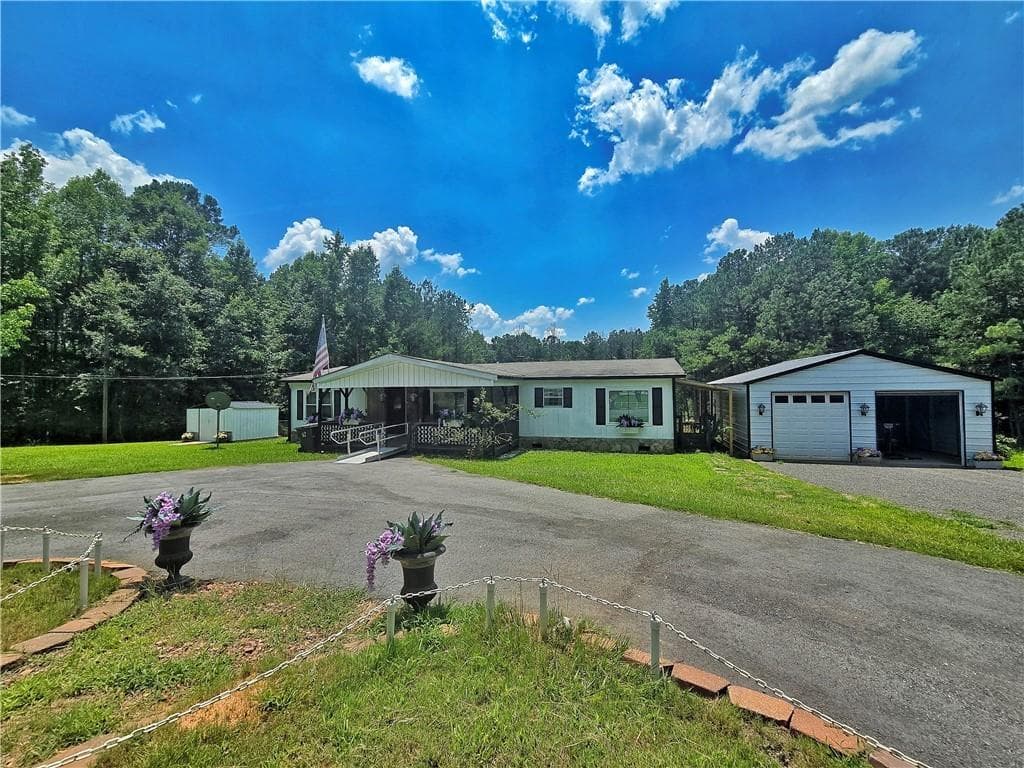 3 bedroom, 2 bathroom, 1,404 sq ft single family residence for sale at 2001 Rocky Creek Road, Mansfield, GA 30055 — photo 6