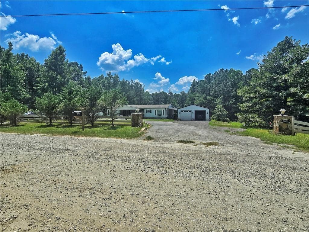 3 bedroom, 2 bathroom, 1,404 sq ft single family residence for sale at 2001 Rocky Creek Road, Mansfield, GA 30055 — photo 8