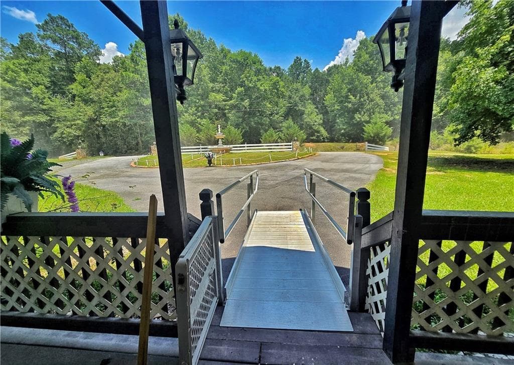 3 bedroom, 2 bathroom, 1,404 sq ft single family residence for sale at 2001 Rocky Creek Road, Mansfield, GA 30055 — photo 9