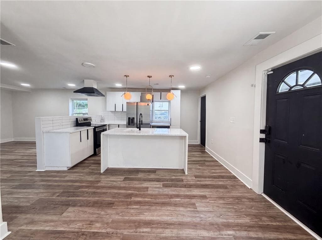 3 bedroom, 2 bathroom, 1,579 sq ft single family residence for sale at 470 Oak Drive, Atlanta, GA 30354 — photo 2