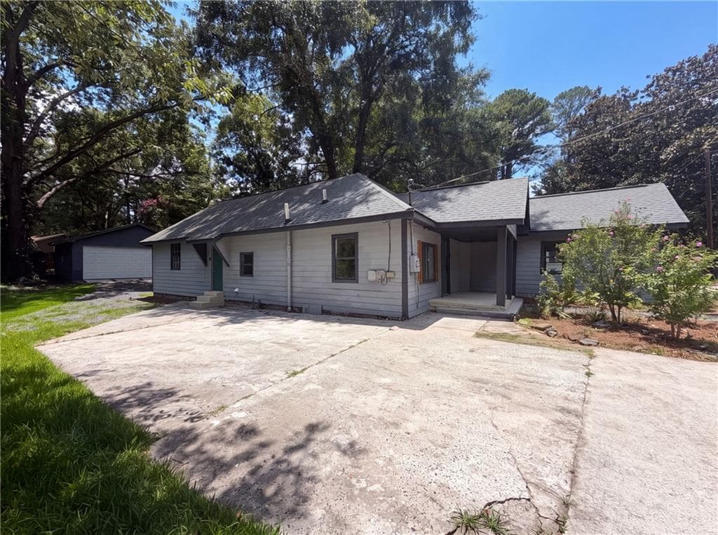 3 bedroom, 2 bathroom, 1,579 sq ft single family residence for sale at 470 Oak Drive, Atlanta, GA 30354 — photo 5