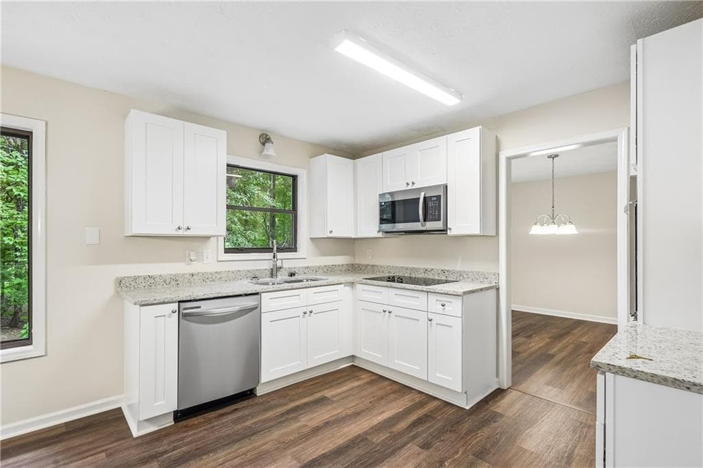4 bedroom, 3 bathroom, 2,579 sq ft single family residence under contract at 4927 Dillards Mill Way, Duluth, GA 30096 — photo 2