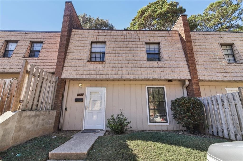 3 bedroom, 2 bathroom, 1,302 sq ft townhouse for sale at 6429 Woodstone Way, Morrow, GA 30260 — photo 1 of 20
