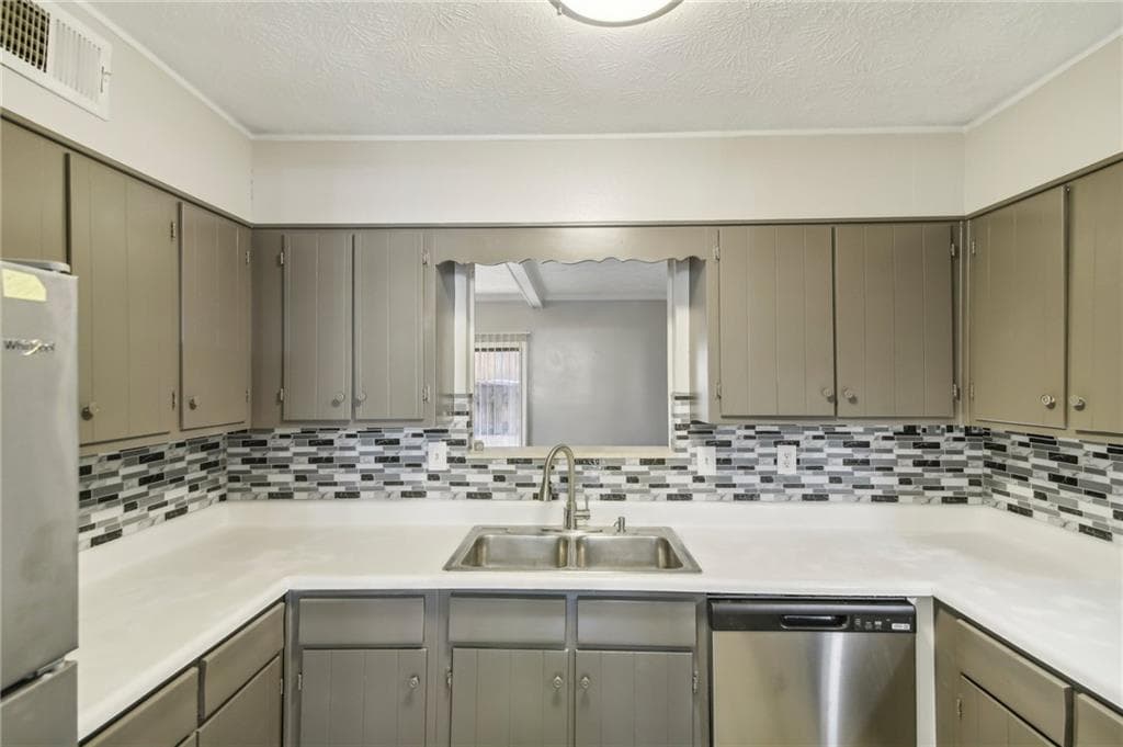 3 bedroom, 2 bathroom, 1,302 sq ft townhouse for sale at 6429 Woodstone Way, Morrow, GA 30260 — photo 7