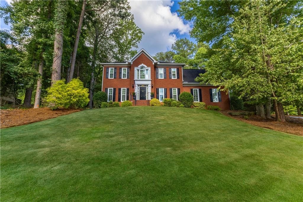 5 bedroom, 3 bathroom, 2,790 sq ft single family residence under contract at 185 Highview Trace, Fayetteville, GA 30215 — photo 2