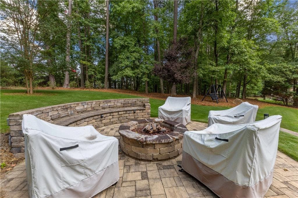 5 bedroom, 3 bathroom, 2,790 sq ft single family residence under contract at 185 Highview Trace, Fayetteville, GA 30215 — photo 8