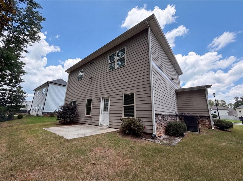 4 bedroom, 4 bathroom, 2,638 sq ft single family residence for sale at 5317 Winmire Lane, Stone Mountain, GA 30088 — photo 5