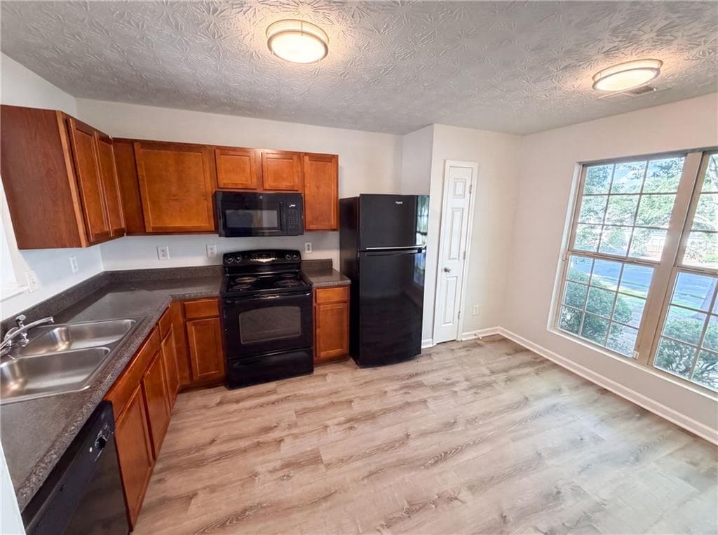 3 bedroom, 3 bathroom, 1,552 sq ft townhouse under contract at 7202 Gotland Street, Union City, GA 30291 — photo 2