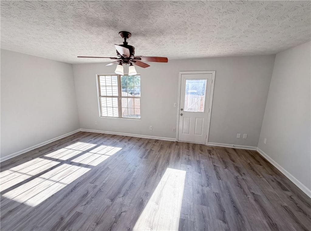 3 bedroom, 3 bathroom, 1,552 sq ft townhouse under contract at 7202 Gotland Street, Union City, GA 30291 — photo 3