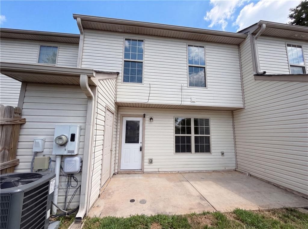 3 bedroom, 3 bathroom, 1,552 sq ft townhouse under contract at 7202 Gotland Street, Union City, GA 30291 — photo 5