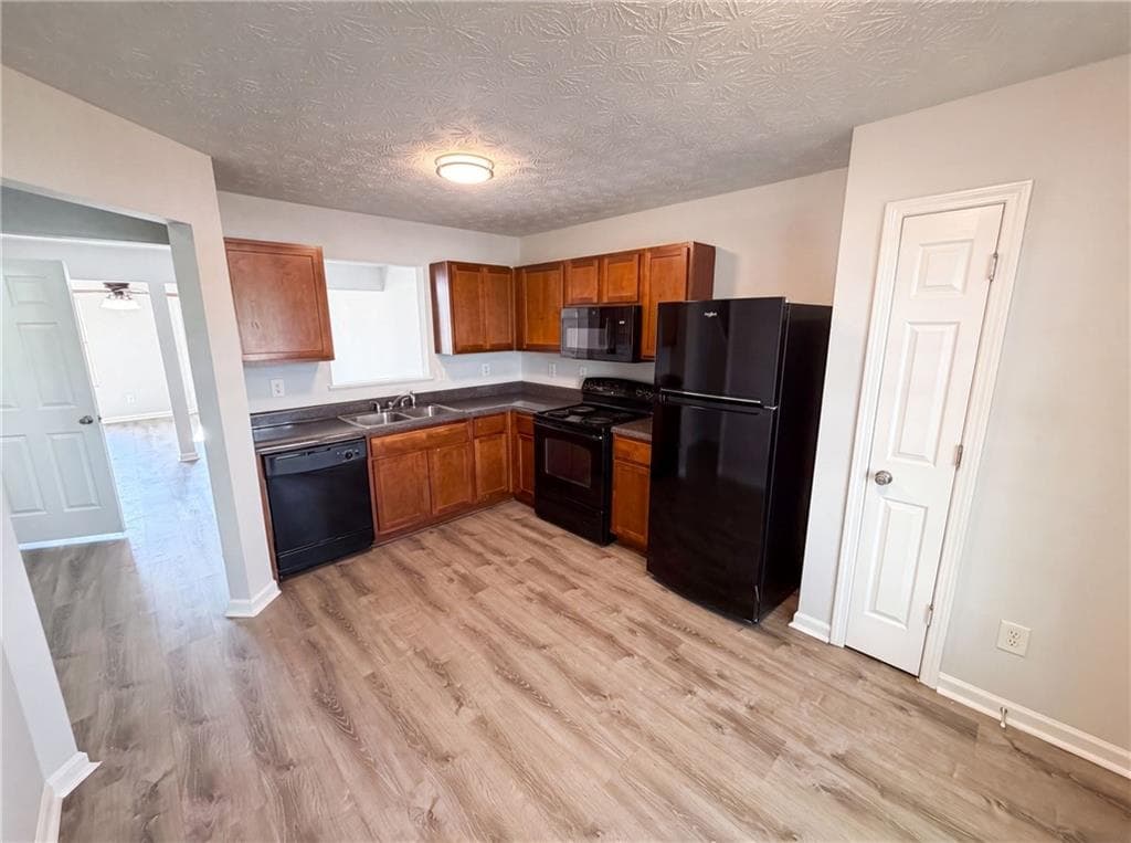 3 bedroom, 3 bathroom, 1,552 sq ft townhouse under contract at 7202 Gotland Street, Union City, GA 30291 — photo 6