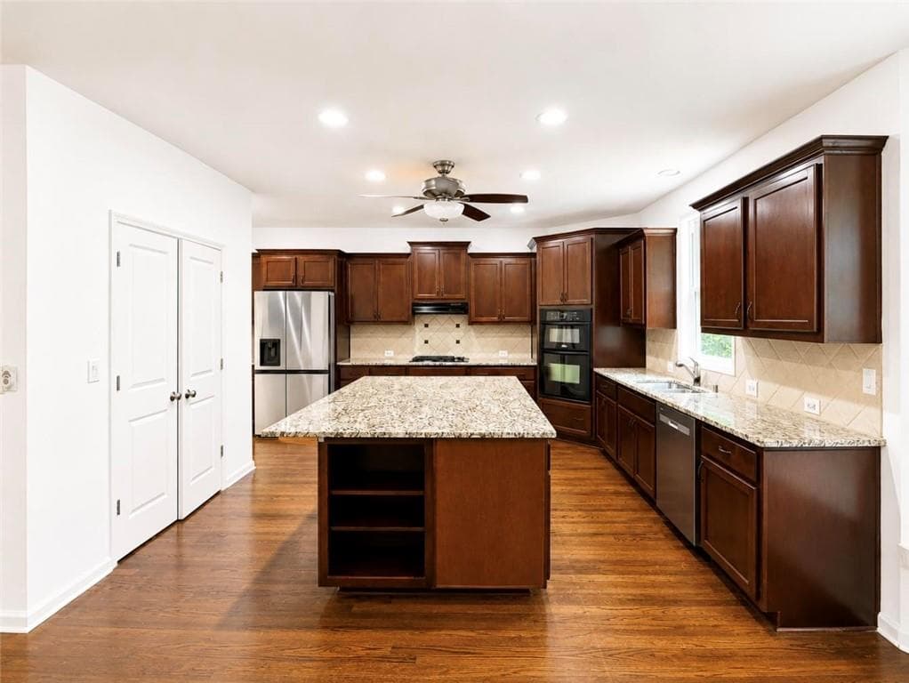 4 bedroom, 4 bathroom, 3,752 sq ft single family residence for sale at 320 New point Lane, Canton, GA 30114 — photo 10