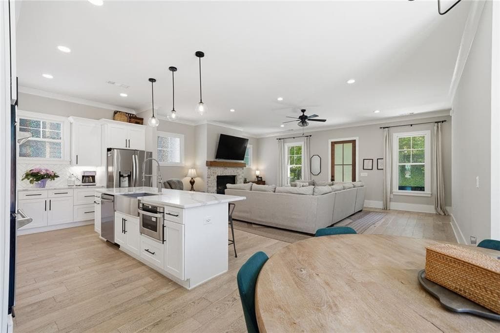 5 bedroom, 5 bathroom, 3,200 sq ft single family residence for sale at 190 Chestnut Street, Ball Ground, GA 30107 — photo 2