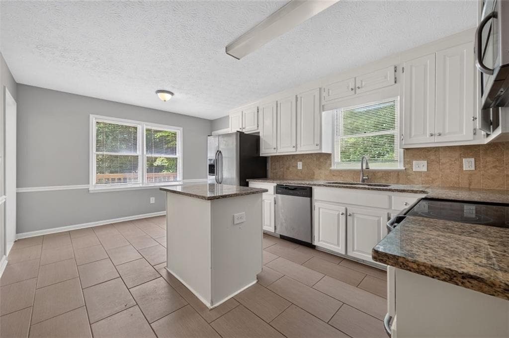 4 bedroom, 4 bathroom, 2,346 sq ft single family residence under contract at 1675 Longwood Drive, Marietta, GA 30008 — photo 4