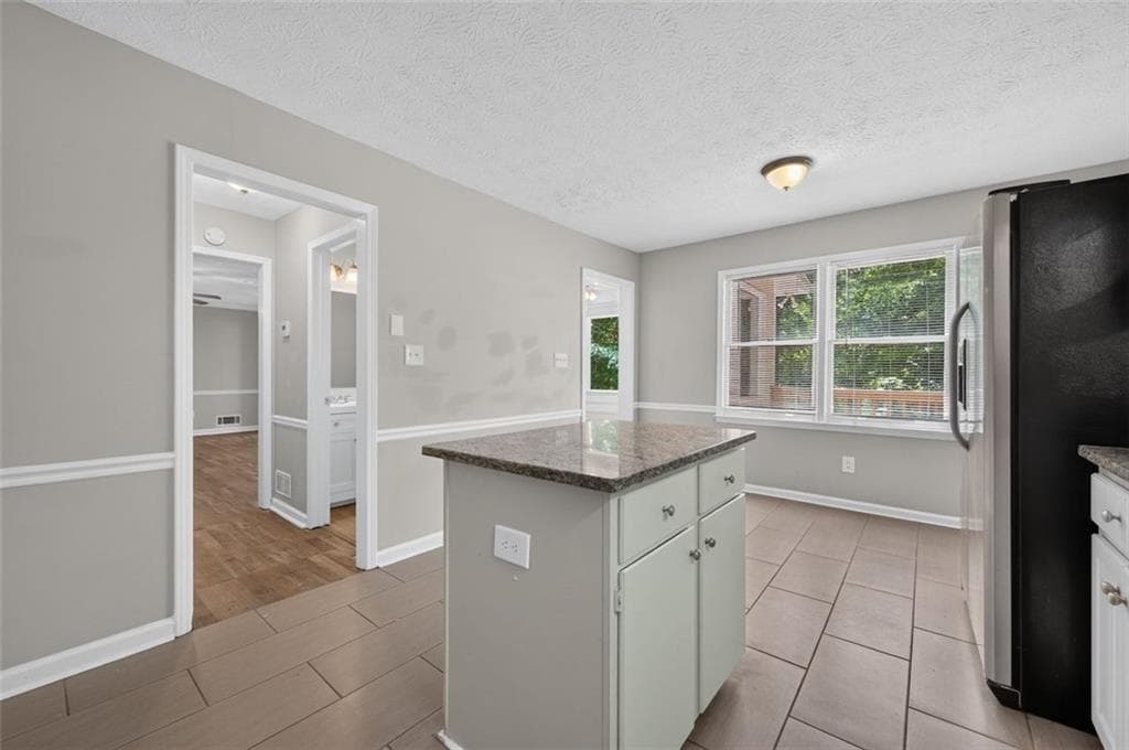 4 bedroom, 4 bathroom, 2,346 sq ft single family residence under contract at 1675 Longwood Drive, Marietta, GA 30008 — photo 8