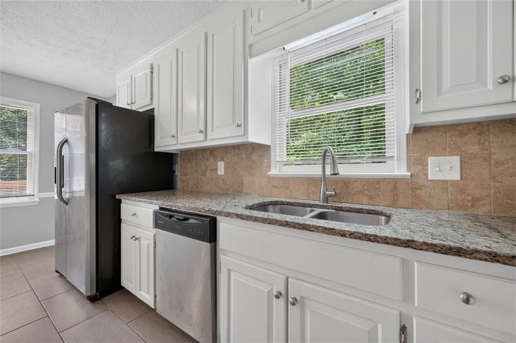 4 bedroom, 4 bathroom, 2,346 sq ft single family residence under contract at 1675 Longwood Drive, Marietta, GA 30008 — photo 3