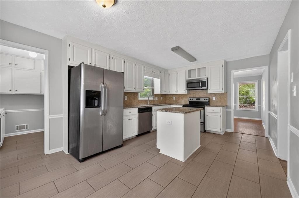 4 bedroom, 4 bathroom, 2,346 sq ft single family residence under contract at 1675 Longwood Drive, Marietta, GA 30008 — photo 6