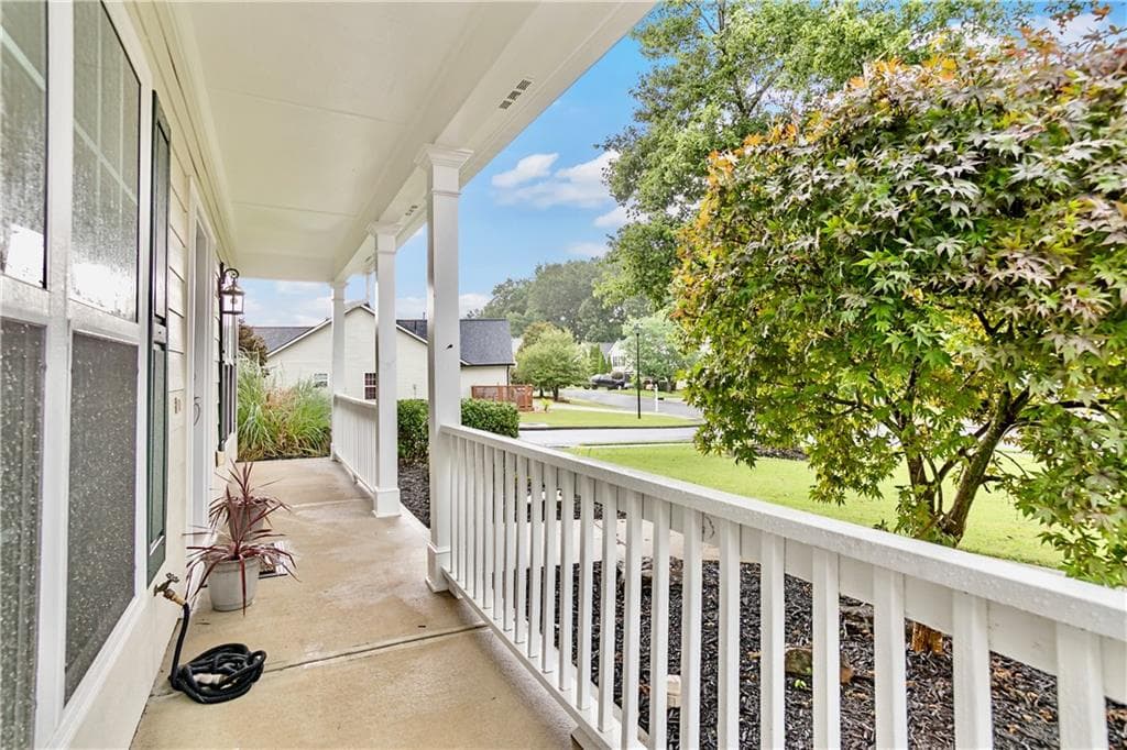 4 bedroom, 3 bathroom, 2,136 sq ft single family residence under contract at 4026 Mcdowell Drive, Acworth, GA 30101 — photo 4