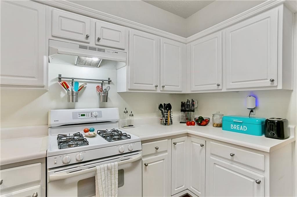 4 bedroom, 3 bathroom, 2,136 sq ft single family residence under contract at 4026 Mcdowell Drive, Acworth, GA 30101 — photo 10