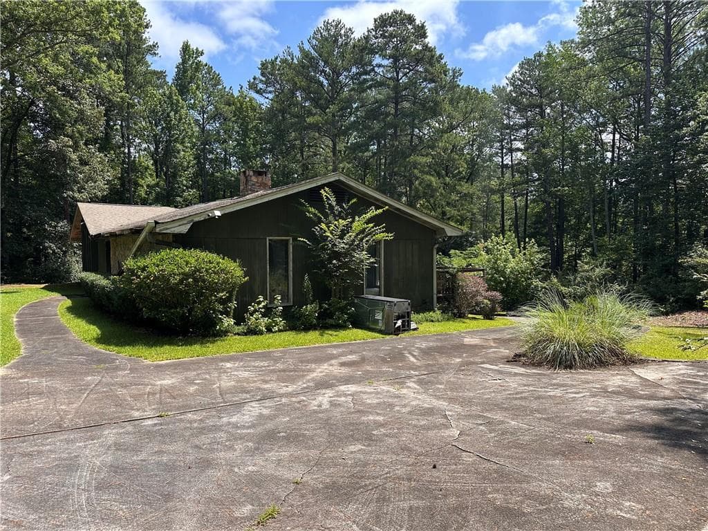 3 bedroom, 2 bathroom, 2,200 sq ft single family residence for sale at 4520 Thompson Road, Atlanta, GA 30349 — photo 5
